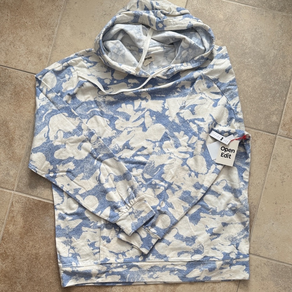 Doen Blue and White Floral Women's Hoodie